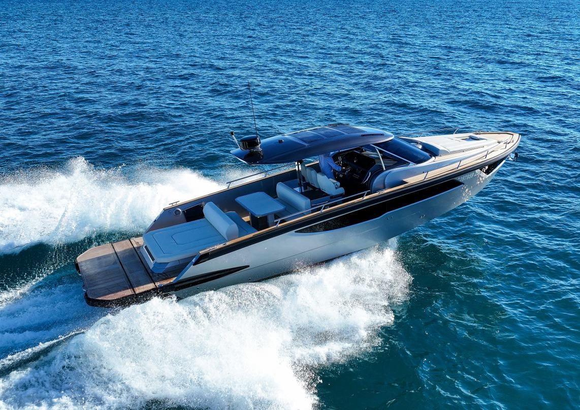 Silver Forza 37 running with guests seated in the cockpit